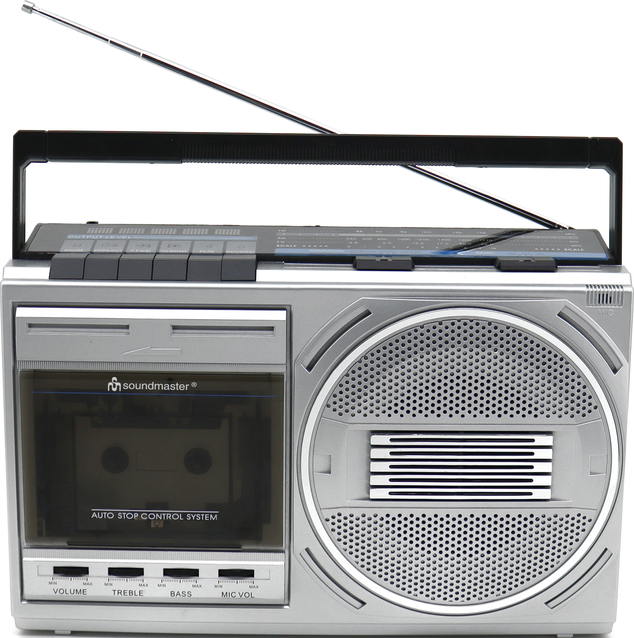 Un boombox Soundmaster argenté avec une poignée noire, une antenne et un lecteur de cassettes. Contrôles volume, basse et aigus.