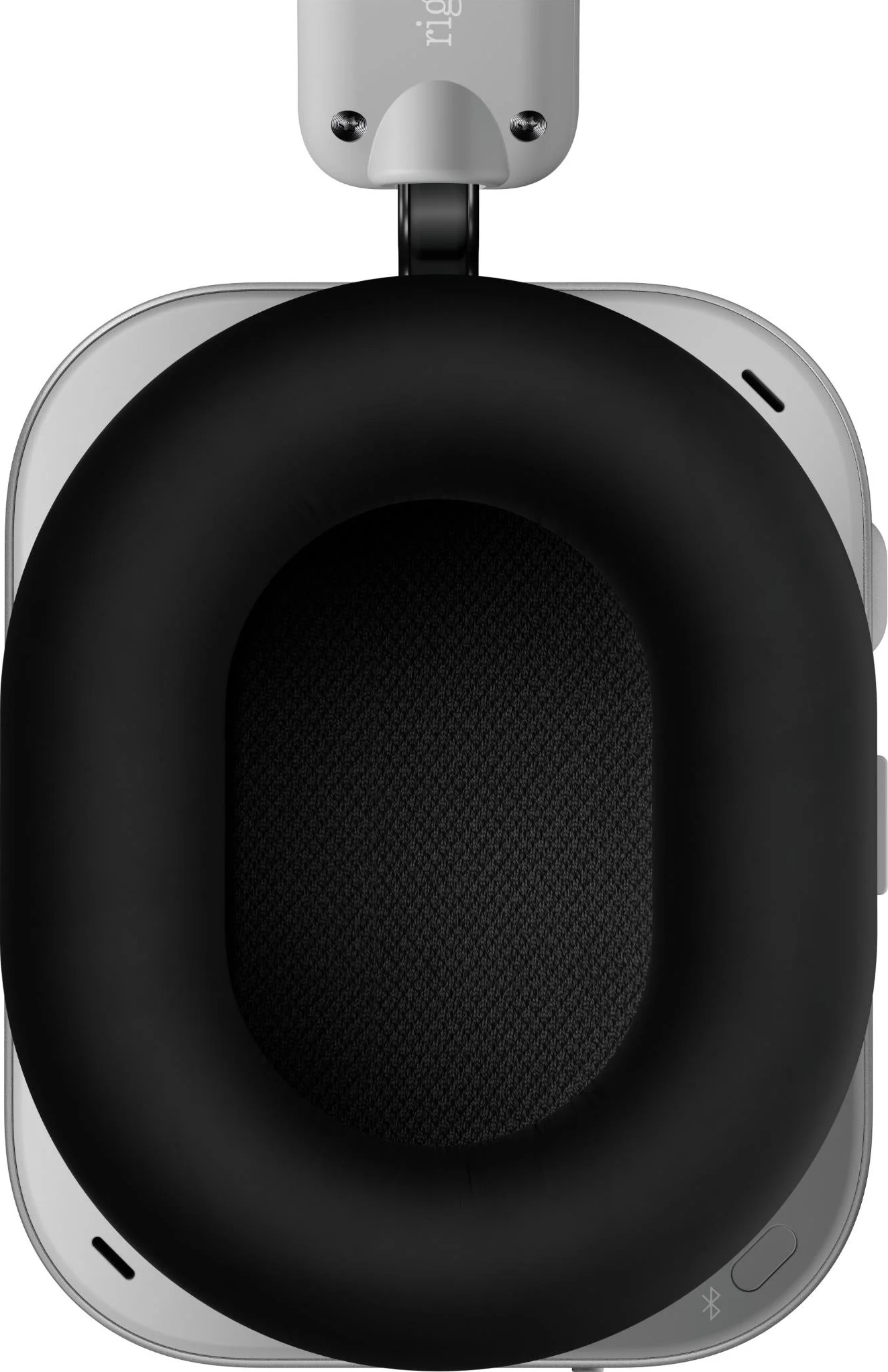 Gros plan d'un casque gris et noir. L'écouteur est noir, avec un bord gris. Le bandeau est gris.