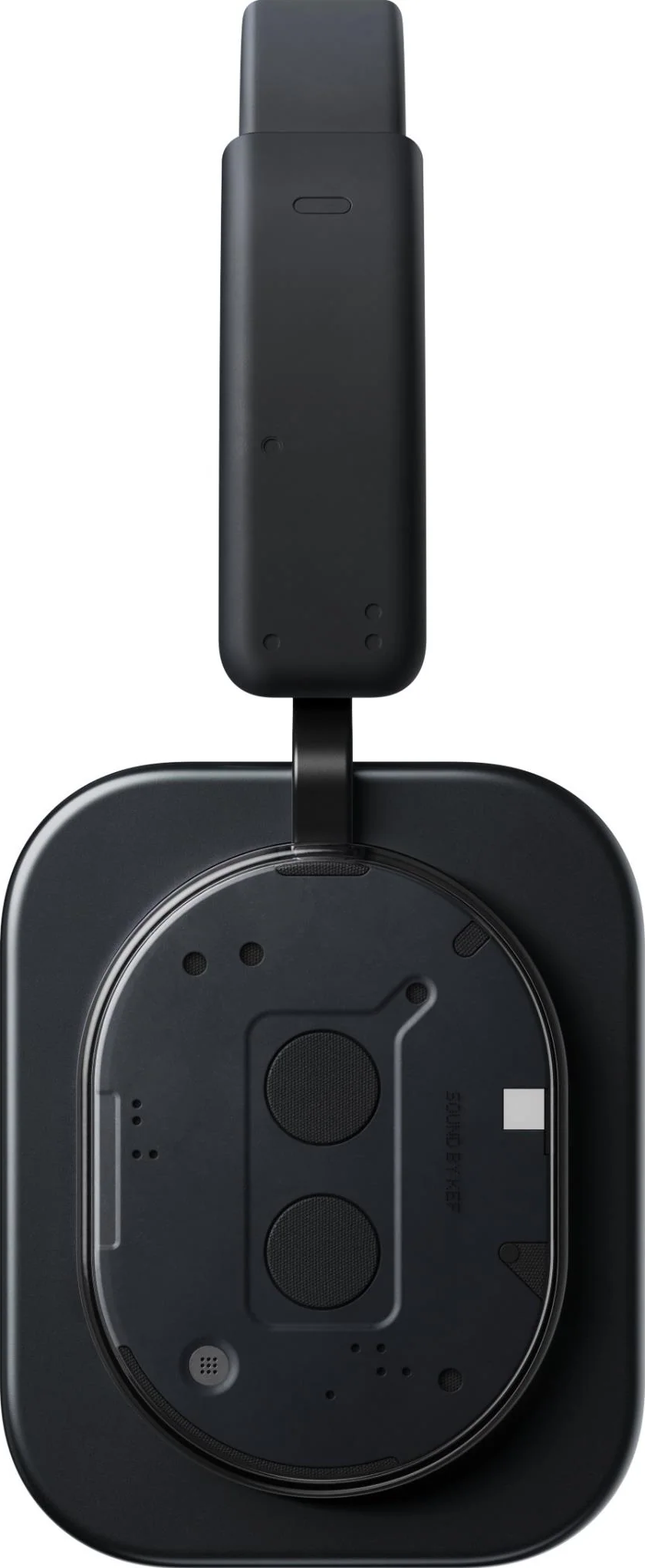 Un casque noir, vu d'en bas. La structure est rectangulaire avec des coins arrondis. Il possède deux haut-parleurs circulaires et une bande de connexion.