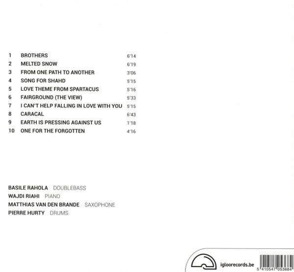 Ein CD-Cover mit einer Titelliste eines Musikalbums. Details umfassen Songtitel und -dauer sowie Künstlercredits unten.