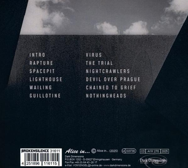Albumcover mit Titelliste, weißer Text auf dunklem Hintergrund, Wolkenhimmel im Hintergrund. Enthält einen Barcode und Firmenlogo.