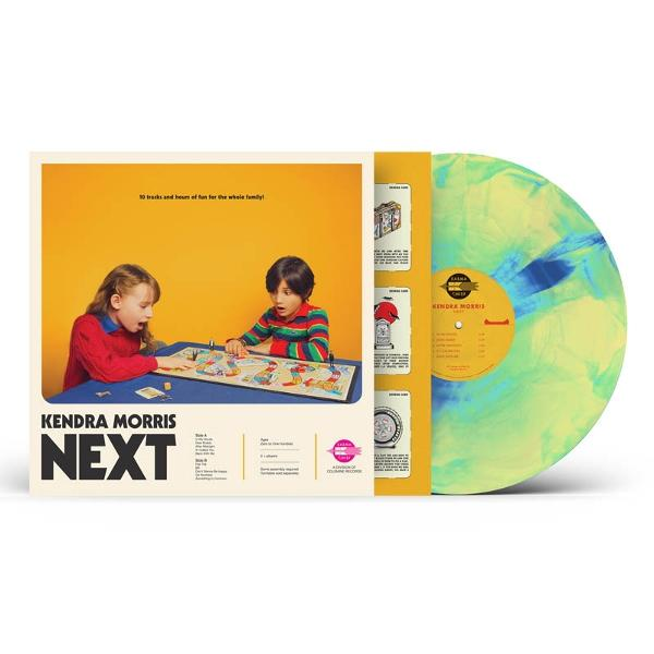Das Albumcover zeigt zwei Kinder, die ein Brettspiel spielen. Die Schallplatte ist bunt, mit blauen und grünen Wirbeln. Der Albumtitel lautet "NEXT".