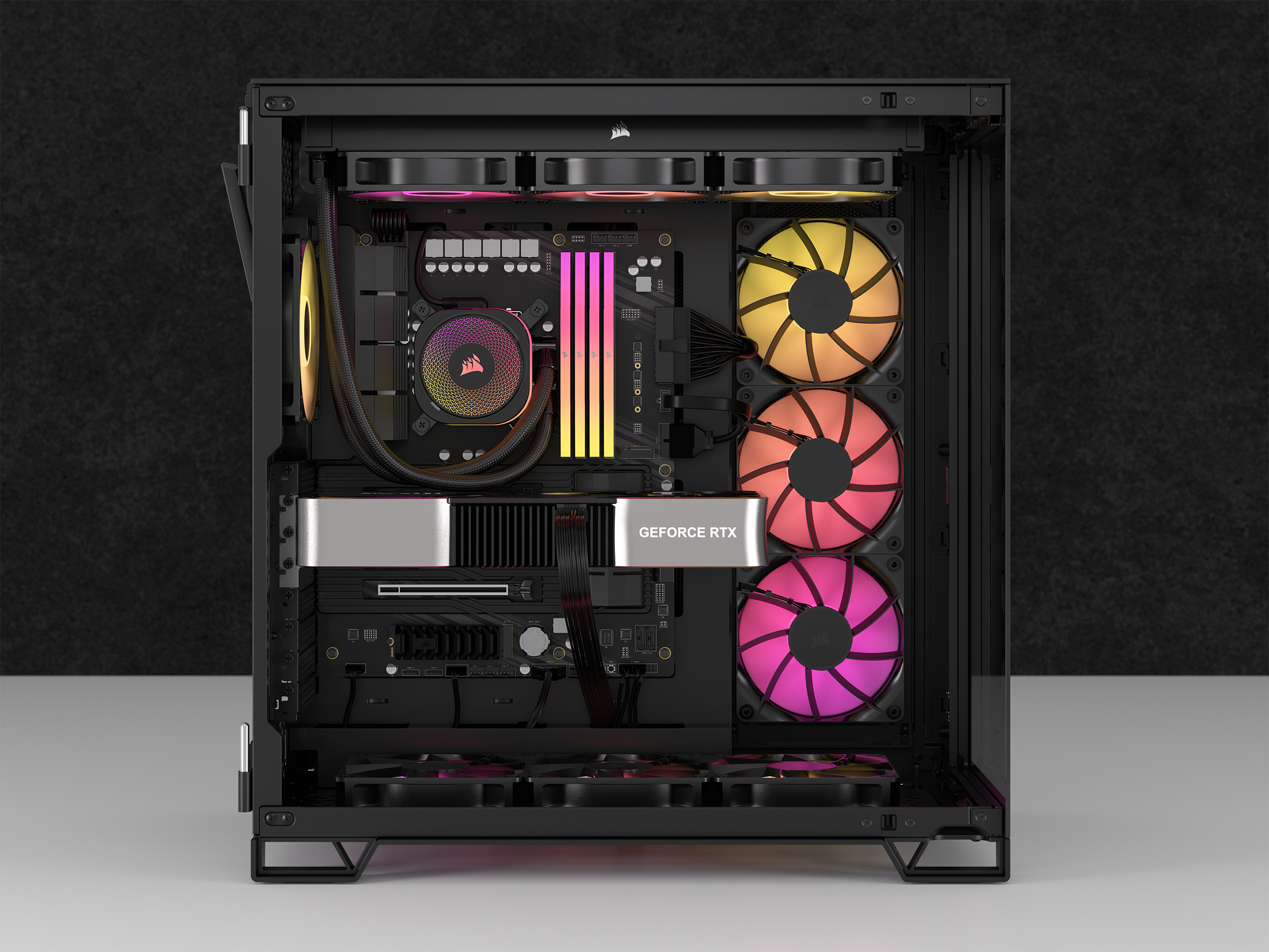 Im Inneren eines schwarzen Computergehäuses: CPU-Kühler, Grafikkarte, Lüfter mit RGB-Beleuchtung und andere Komponenten.