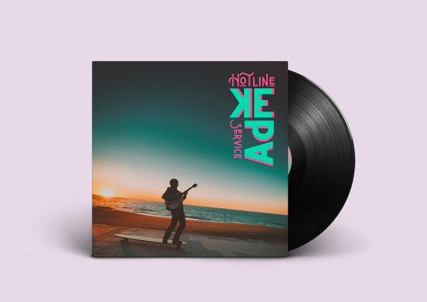 Albumcover mit Gitarrist auf einem Skateboard bei Sonnenuntergang. Eine Schallplatte ist teilweise sichtbar. Der Albumtitel lautet 'KEPA SERVICE'.