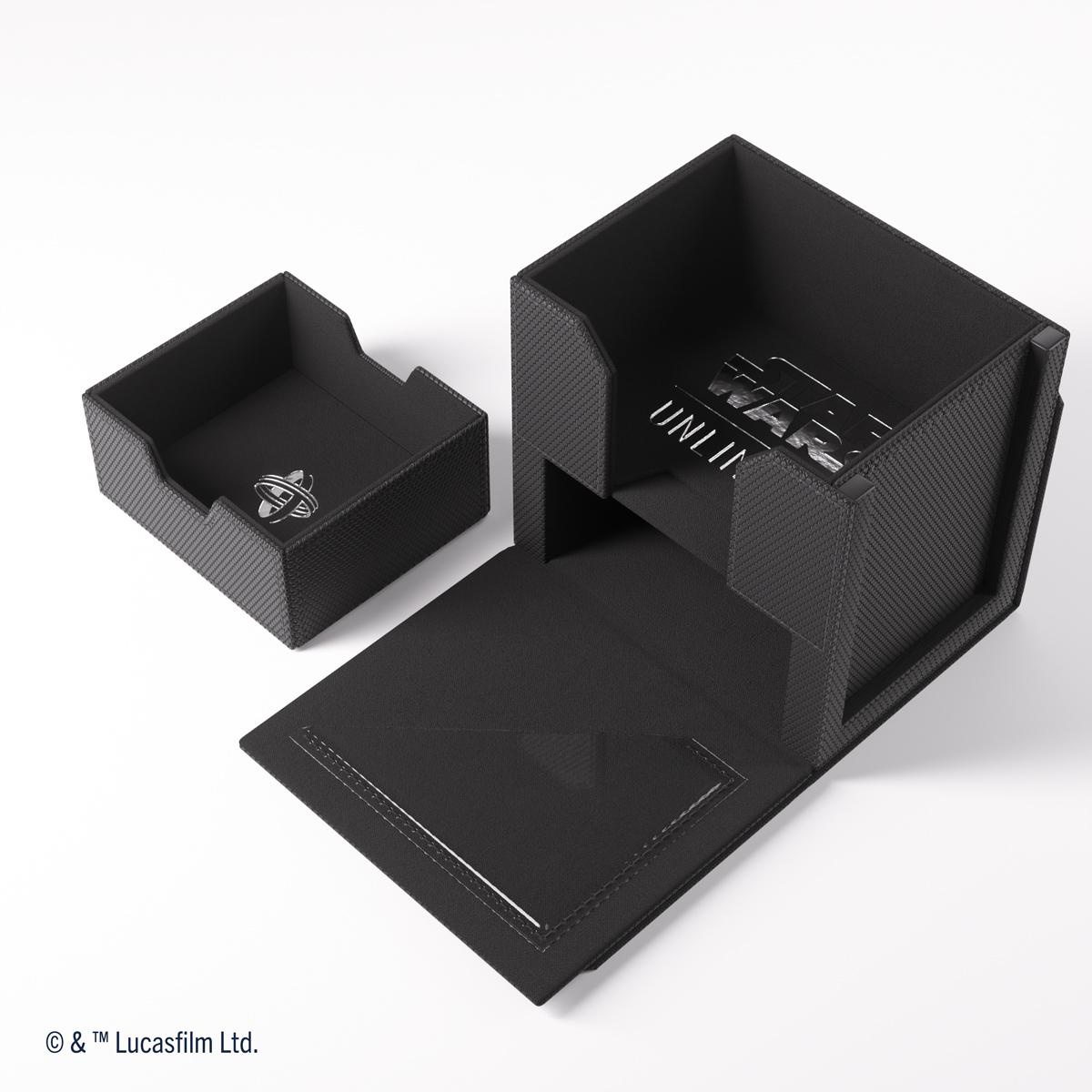 Schwarzes Star Wars-Schreibtisch-Organizer-Set mit einer kleinen Ablage und einer größeren Box, beide offen. Der Hintergrund ist weiß.