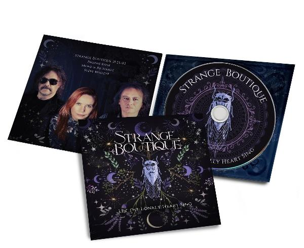 CD-Album von 'Strange Boutique' mit Cover-Art, die ein stilisiertes Insekt und Fotos von Bandmitgliedern zeigt. Die Disc ist im Case sichtbar.