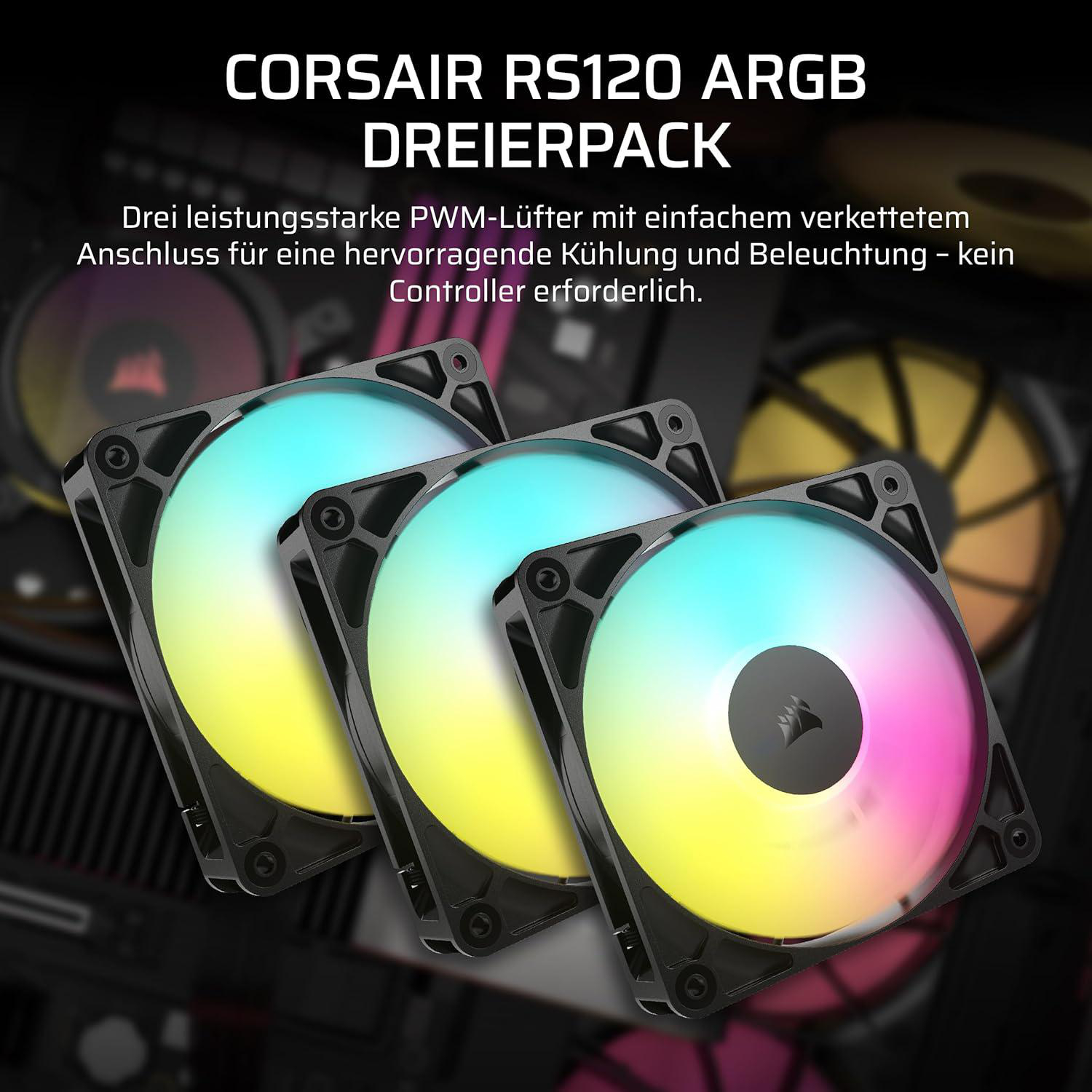 Drei RGB-PC-Lüfter mit Regenbogenbeleuchtung und schwarzen Rahmen. Der Text oben lautet 'CORSAIR RS120 ARGB DREIERPACK'.