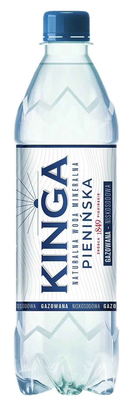 Przezroczysta plastikowa butelka wody mineralnej z niebieską nakrętką. Etykieta głosi Kinga Pienińska. Jest gazowana i niskosodowa.
