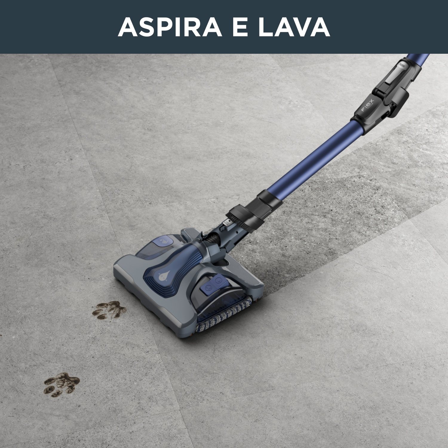 Un aspirapolvere sta pulendo un pavimento. Ci sono due impronte sporche. Il pulitore è blu e grigio.