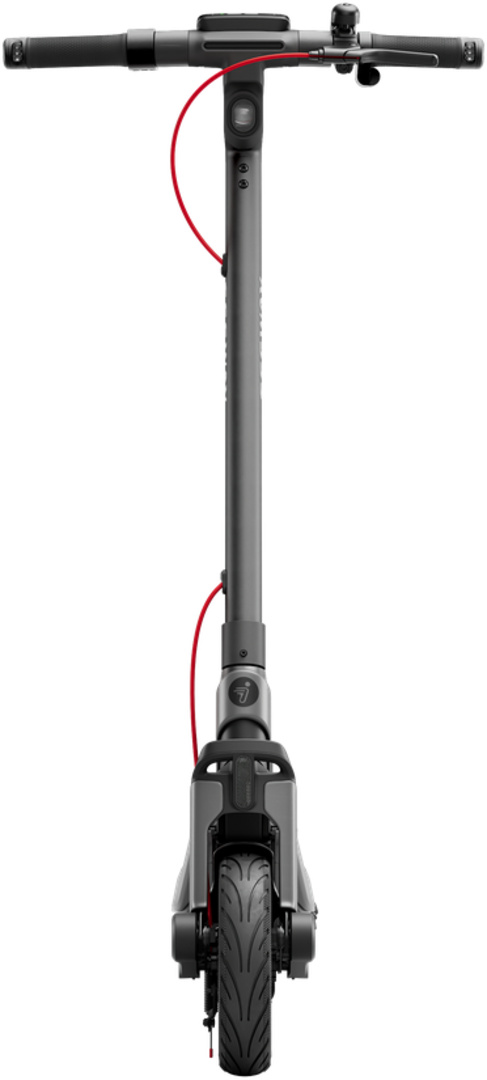 Une trottinette électrique grise avec un câble rouge est centrée sur fond blanc. Le guidon est noir.
