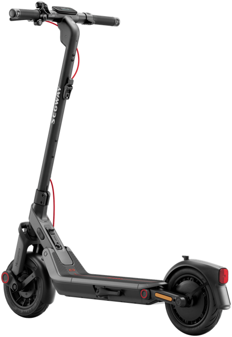 Une trottinette électrique Segway noire et grise. Elle a des touches de rouge, deux roues et un guidon pour diriger. Le fond est blanc.