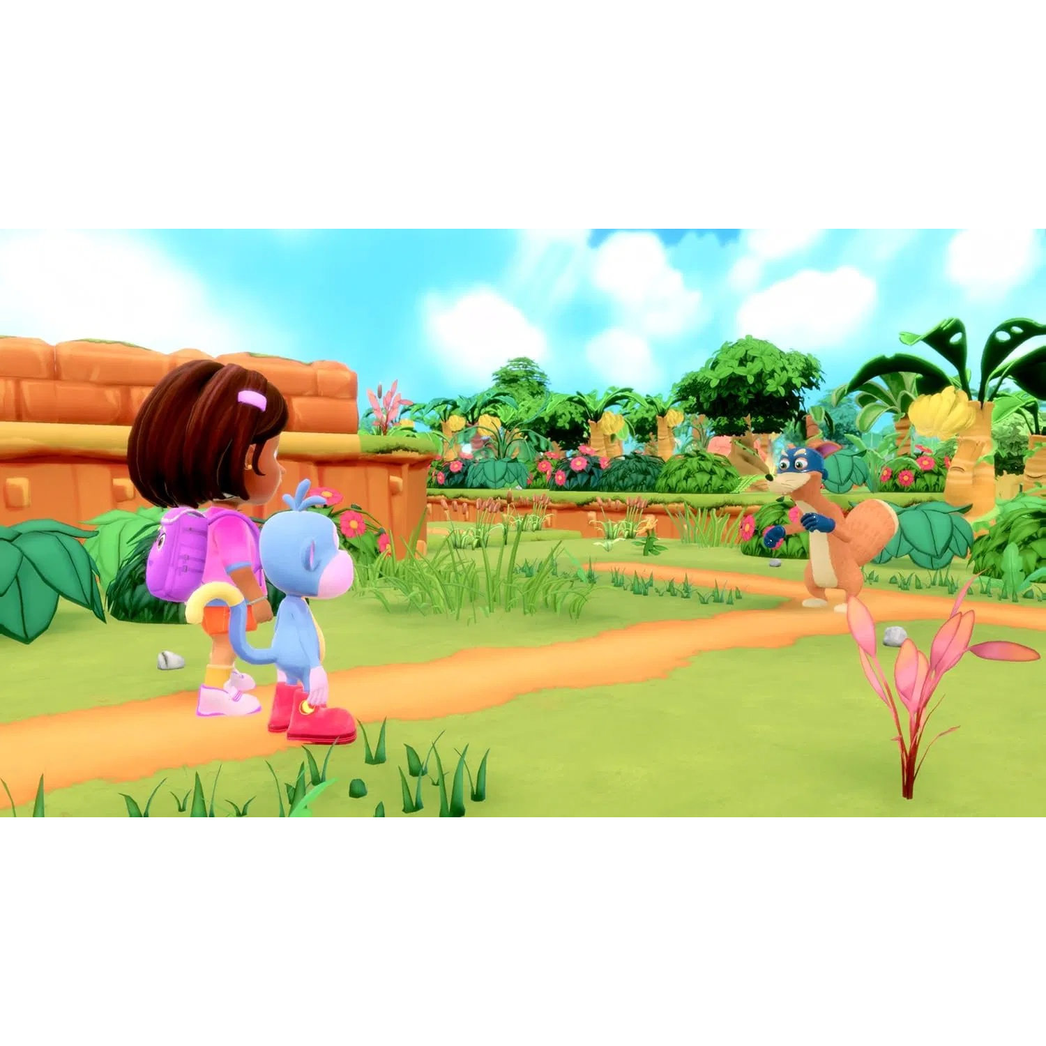 Dora en Boots kijken naar Swiper in een jungleomgeving. Een pad leidt door gras en planten. Blauwe lucht met wolken op de achtergrond.