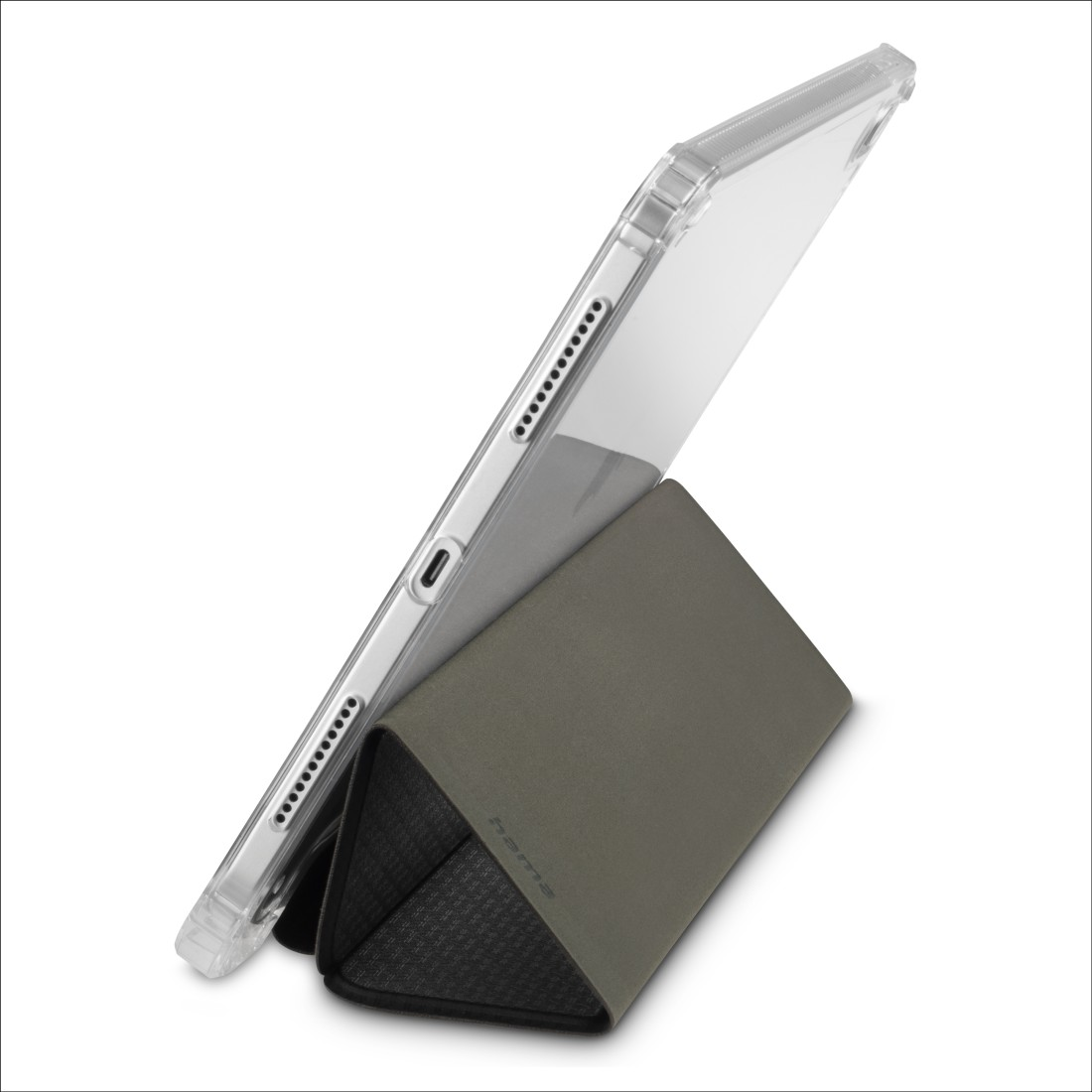 Eine transparente Tablethülle, die von einem grauen, dreieckigen Ständer aufgestützt wird. Die Hülle ist transparent, der Ständer trägt den Namen 'hama'.