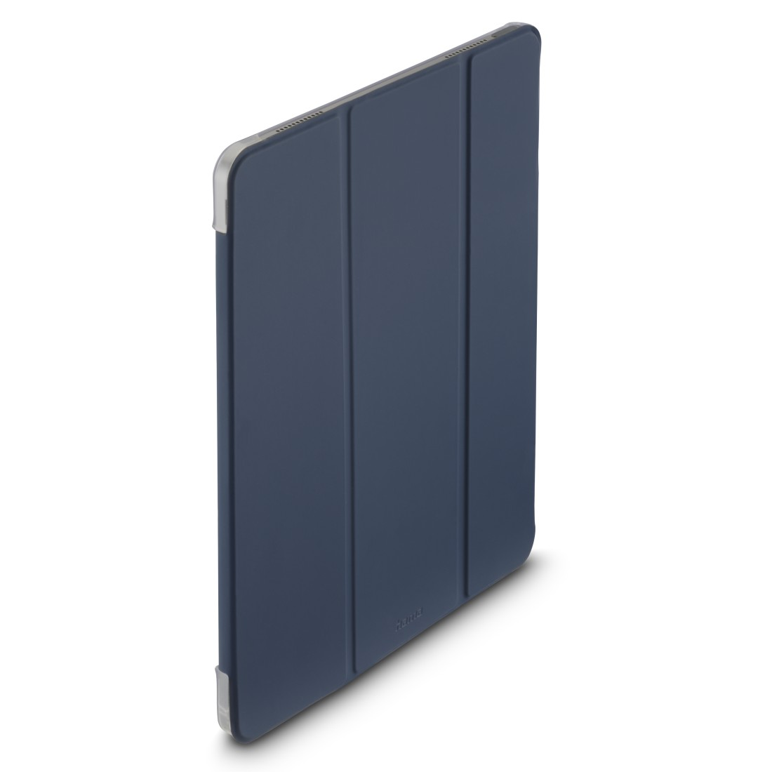 Eine blaue Tablet-Hülle auf weißem Hintergrund. Die Hülle hat einen Deckel mit drei Abschnitten und der Marke 'hama'.