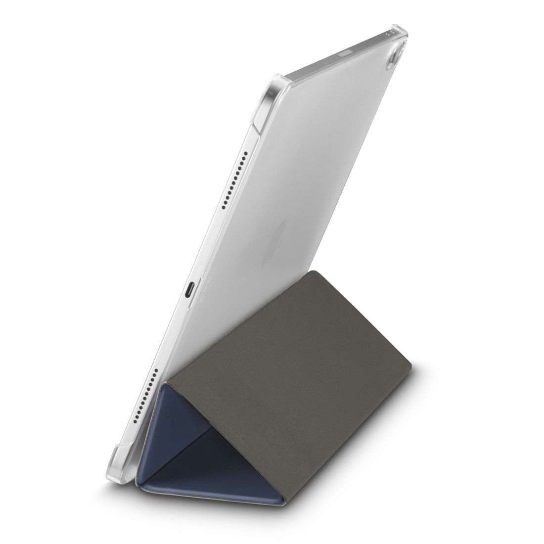 Ein iPad in einer transparenten Hülle wird von einer zusammengefalteten Hülle gehalten. Die zusammengefaltete Hülle ist oben grau und unten blau.