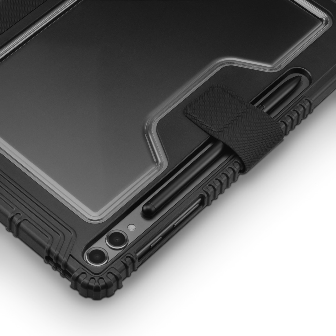 Schwarzes Tablet mit Hülle und Stift. Die Hülle hat einen transparenten Bereich. Der Stift wird von einem Riemen gehalten.
