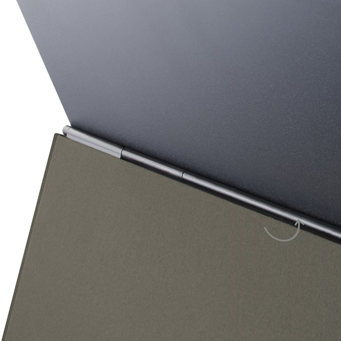 Nahaufnahme eines Laptop-Scharniers. Der Bildschirm ist geöffnet. Die Laptop-Basis ist ein gedämpftes Grün. Das Scharnier ist aus Metall.