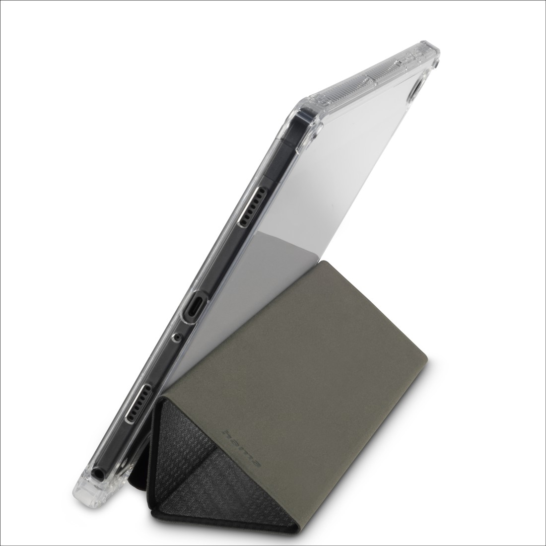 Ein Tablet in einer transparenten Hülle wird von einer faltbaren, grauen Hülle gehalten. Das Tablet ist angewinkelt. Der Hintergrund ist weiß.