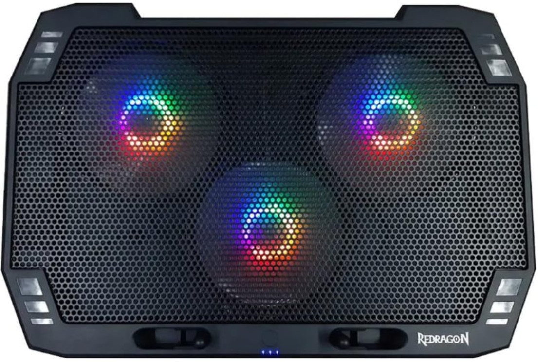 Czarny cooler do laptopa z trzema wentylatorami RGB widocznymi przez siatkę. Logo 'Redragon' na dole.