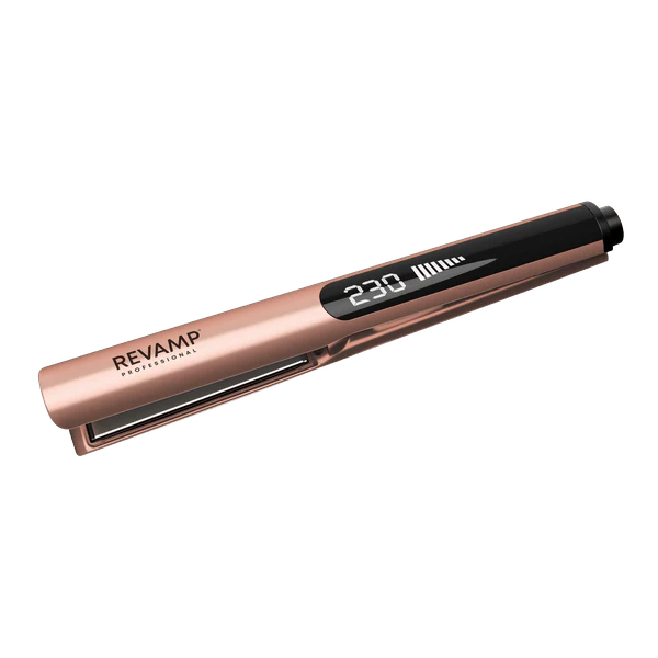 Prostownica do włosów w kolorze różowego złota na zielonym tle. Prostownica wyświetla 230 stopni. Widoczna nazwa marki.