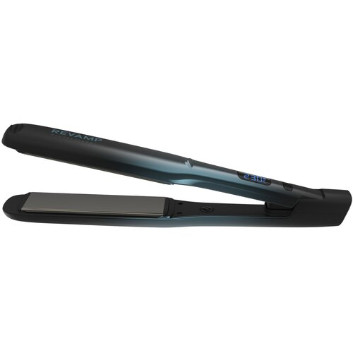 Czarna i szara prostownica do włosów Revamp. Urządzenie ma otwartą konstrukcję, pokazującą płytki grzewcze. Wyświetlacz pokazuje 230 stopni.