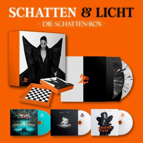 Album-Box-Set mit Sängerinnenbild, CDs, Vinyls und Schachbrett auf orangefarbenem Hintergrund. Text lautet 'Schatten & Licht'.