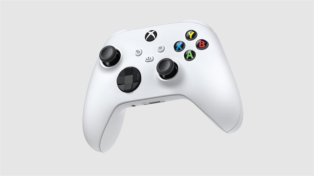 Ein weißer Xbox-Controller mit schwarzen Joysticks und farbigen Tasten: Y (gelb), B (rot), X (blau) und A (grün).