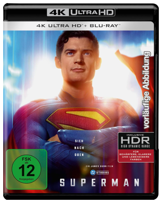 Superman-Filmcover. Mann im Anzug, blauer Himmel, 4K Ultra HD-Logo und Altersfreigabe.