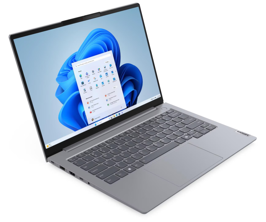 Ein grauer Lenovo-Laptop ist geöffnet. Der Bildschirm zeigt eine Windows 11-Oberfläche. Tastatur und Touchpad sind sichtbar. Der Hintergrund ist weiß.