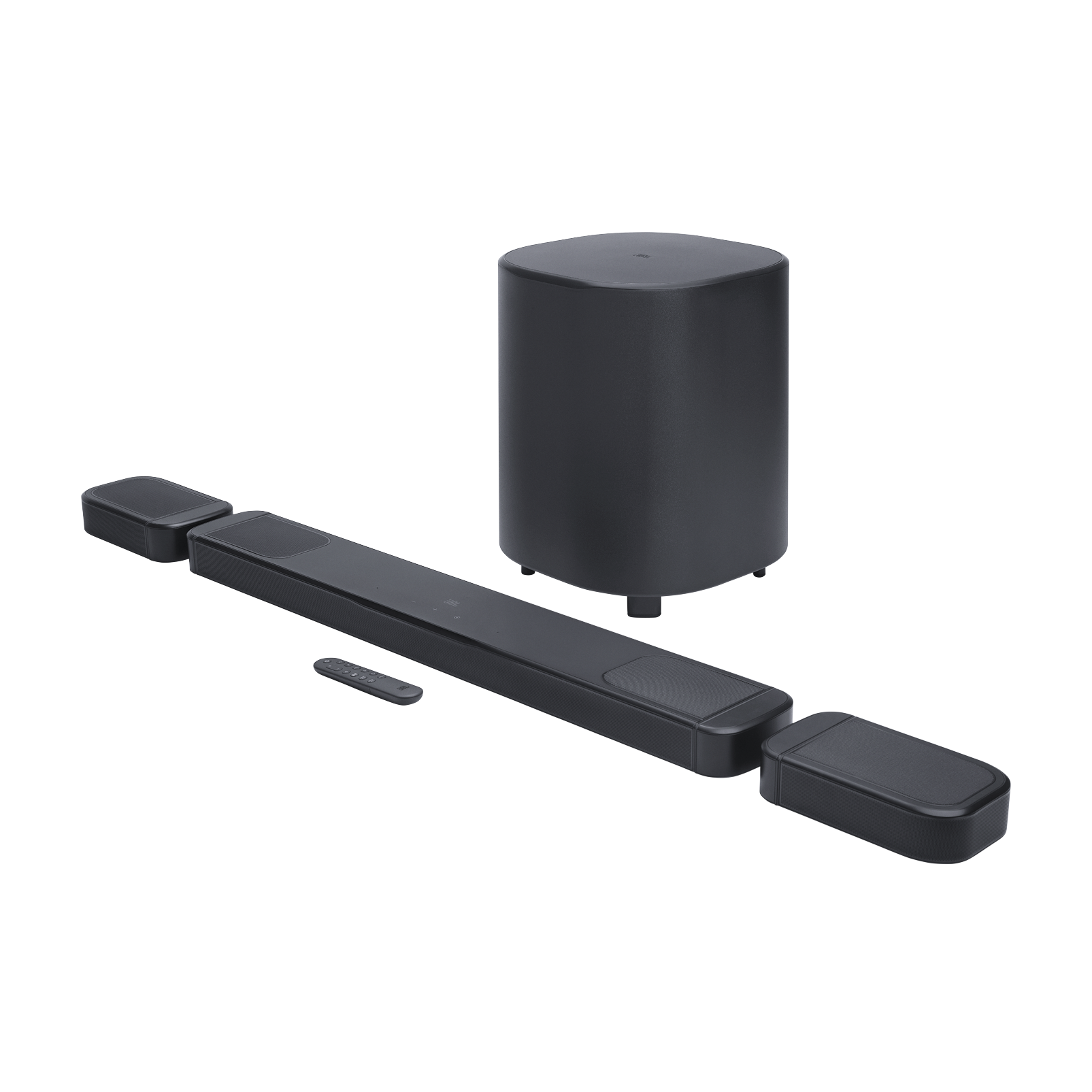 Beyaz bir yüzeyde, bir subwoofer, iki çıkarılabilir hoparlör ve bir uzaktan kumandaya sahip siyah bir soundbar sistemi.