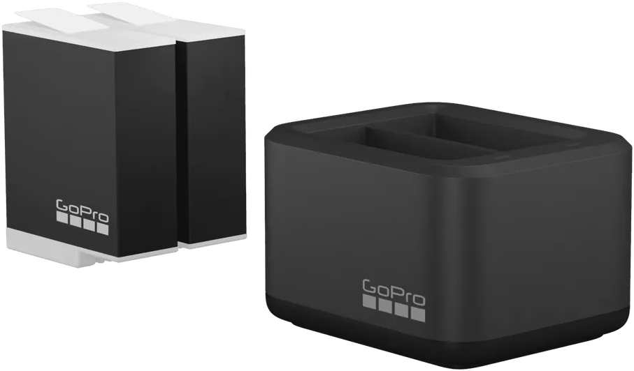 Deux chargeurs de batterie GoPro noirs sur fond noir. Un chargeur est une station de charge, l'autre est un bloc-batterie.