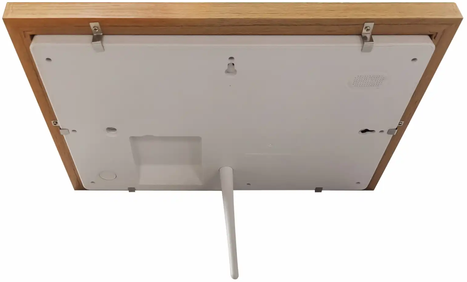 Dessous d'un cadre photo. Dos blanc avec support, cadre en bois, clips métalliques. Haut-parleur et autres composants visibles.