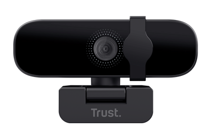 Czarna kamera internetowa z obiektywem, klipsem i podstawką. Marka "Trust." jest nadrukowana na podstawce. Tło jest czarne.