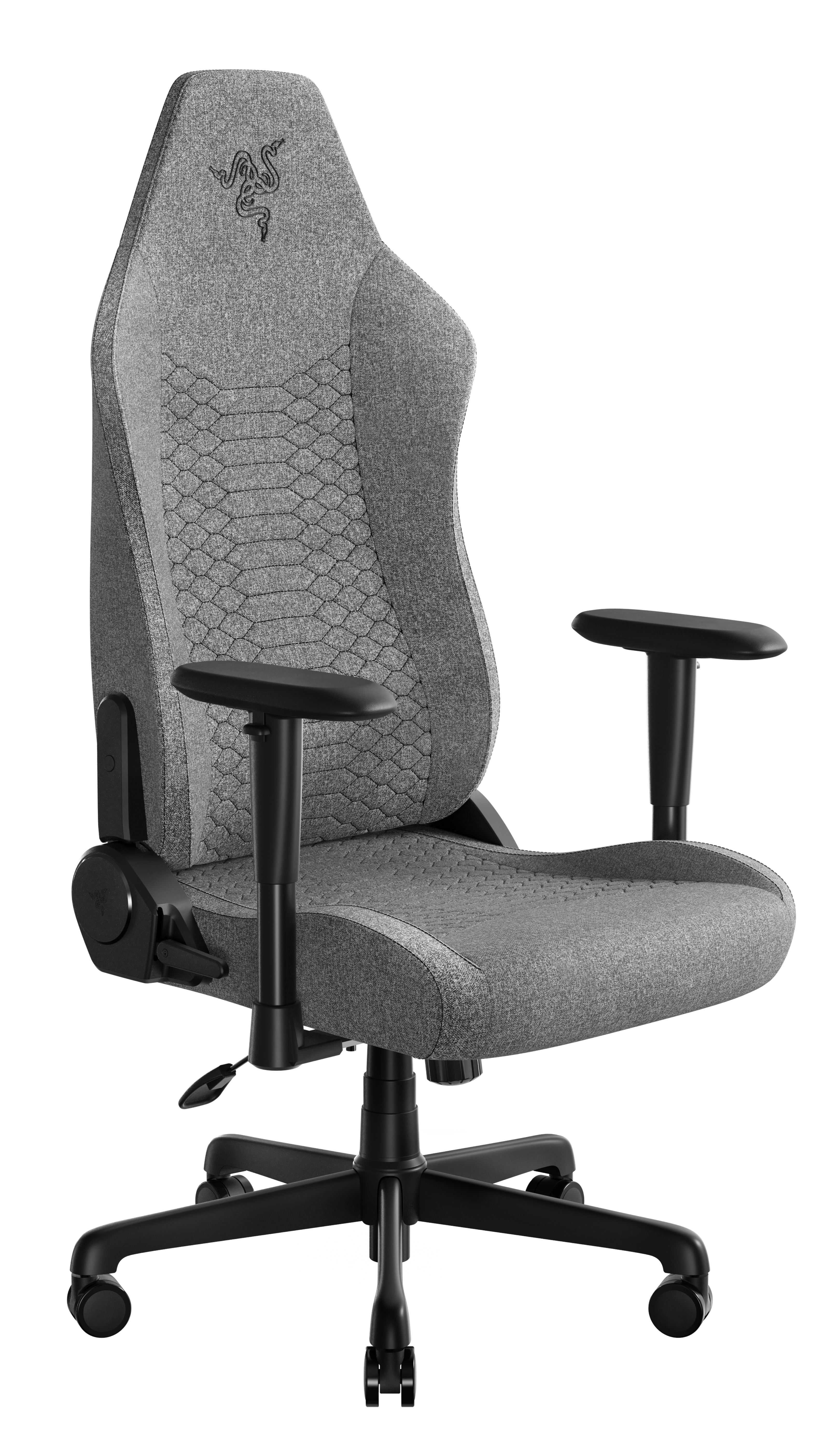 Szary fotel gamingowy Razer. Ma czarne podłokietniki i podstawę. Oparcie ma logo Razer.