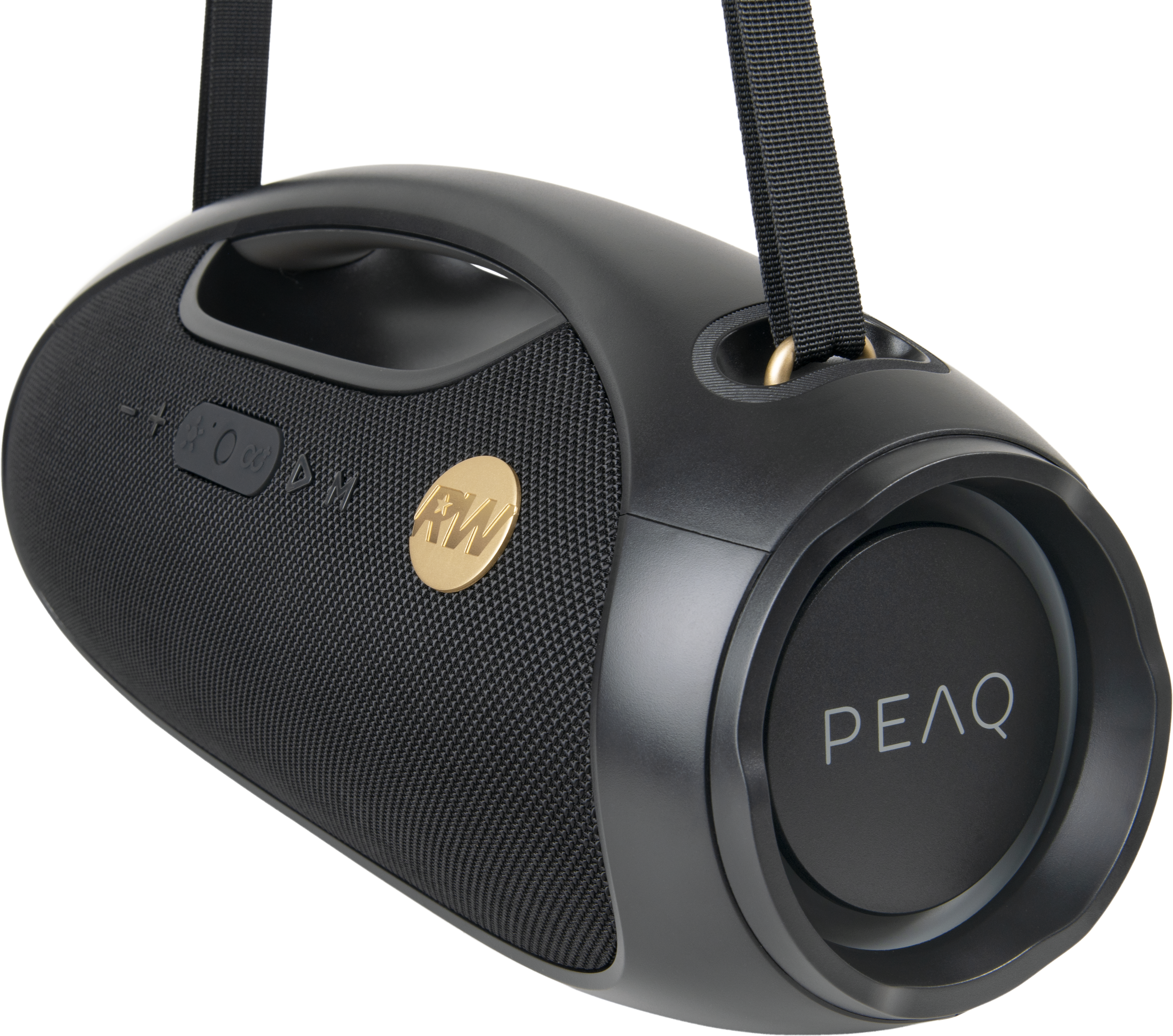 Haut-parleur portable noir et doré avec sangle. Comprend le logo de la marque et des boutons de commande, ainsi que le mot PEAQ.