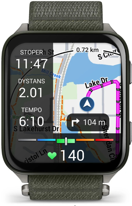 Smartwatch wyświetla mapę z fioletową trasą. Pokazuje czas, dystans, tempo i tętno.