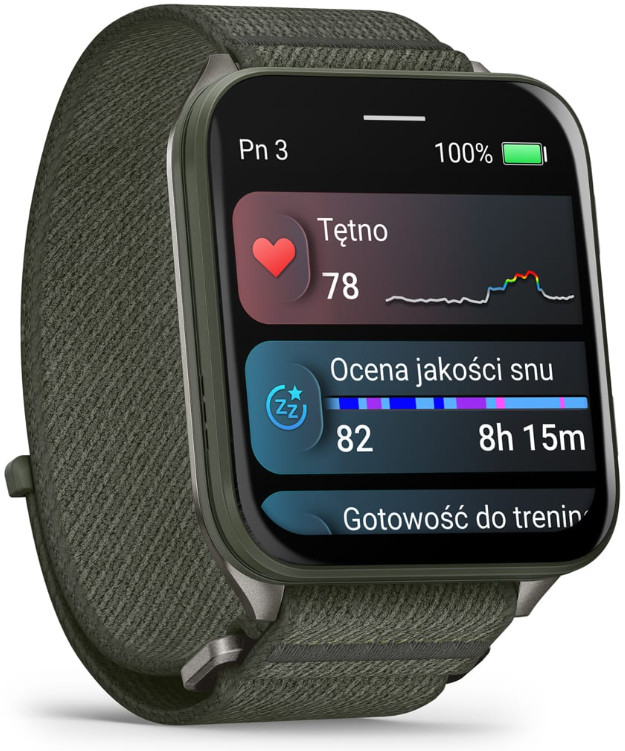 Smartwatch wyświetla dane zdrowotne. Ekran pokazuje tętno, jakość snu i żywotność baterii. Pasek jest oliwkowy.