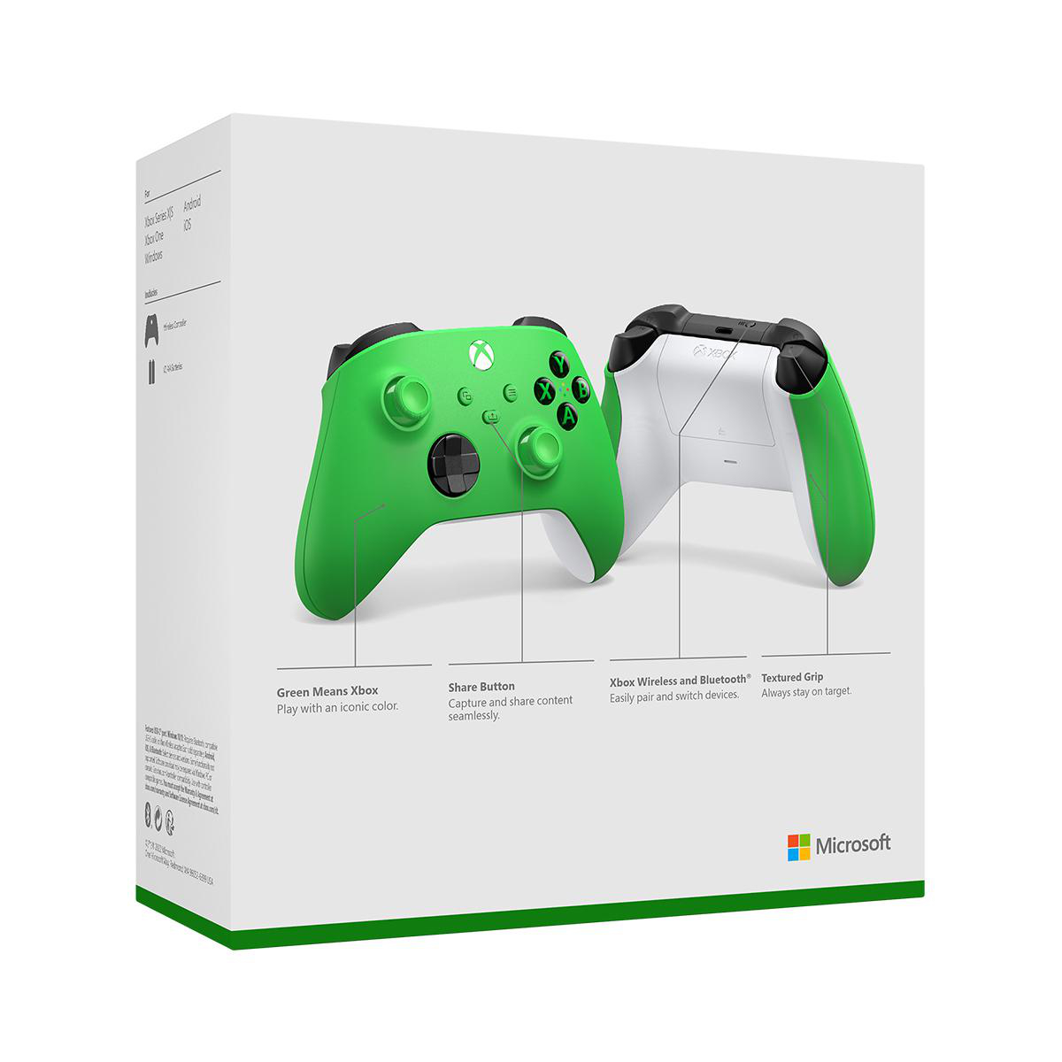 Ein grüner und weißer Xbox-Controller wird auf einer weißen Box gezeigt. Der grüne Controller befindet sich vorne, der weiße dahinter.