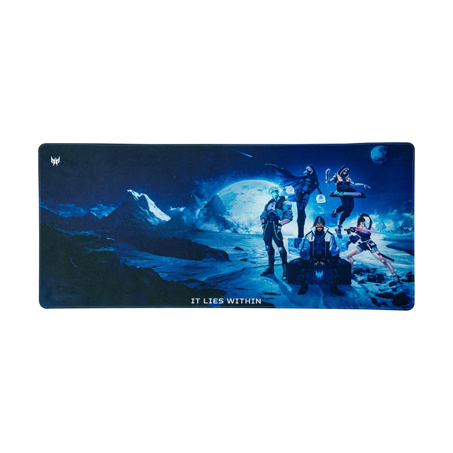 Tappetino per mouse da gioco con un design blu scuro con personaggi e un paesaggio montano, il testo dice 'IT LIES WITHIN'.