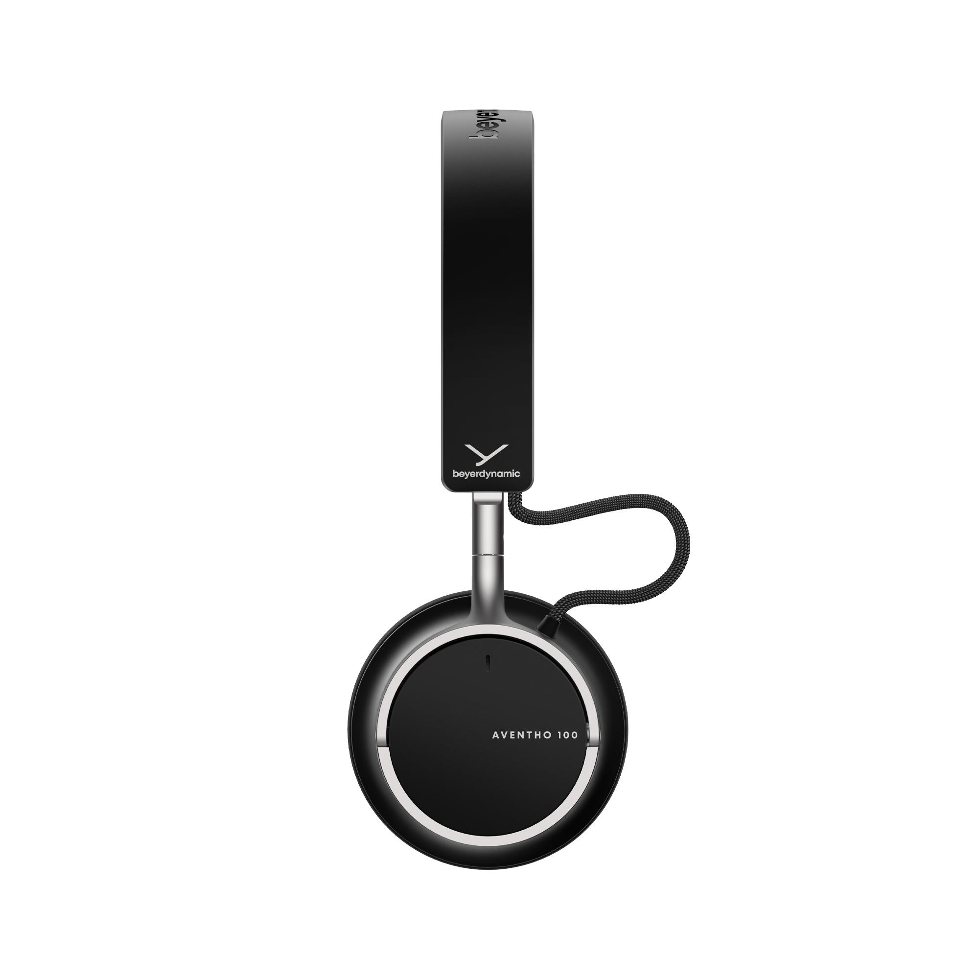 Schwarzer Beyerdynamic AVENTHO 100 Kopfhörer auf Weiß. Enthält einen Kopfbügel, Ohrmuscheln und ein Verbindungskabel.