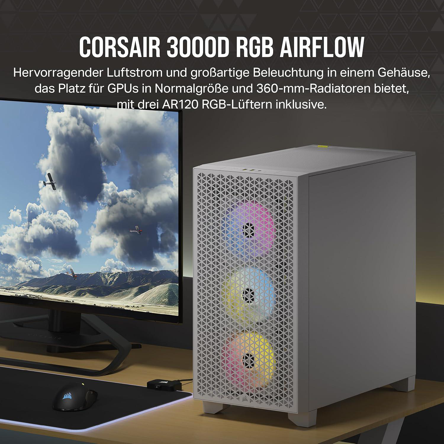 Ein Computergehäuse mit RGB-Lüftern steht auf einem Schreibtisch neben einem Monitor mit Flugzeugen am Himmel.