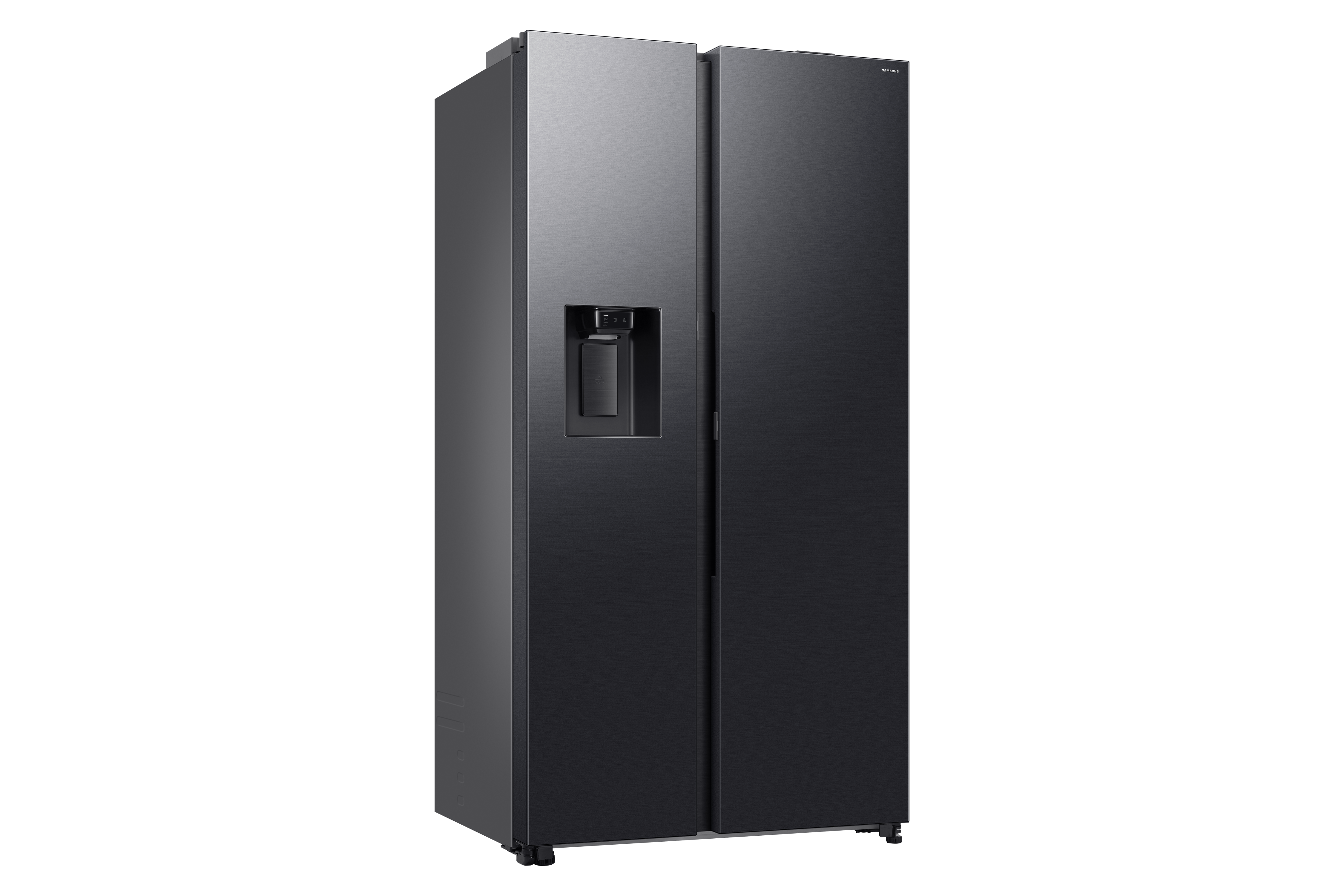 Schwarzer Side-by-Side-Kühlschrank mit Wasserspender. Der Hintergrund ist schwarz.