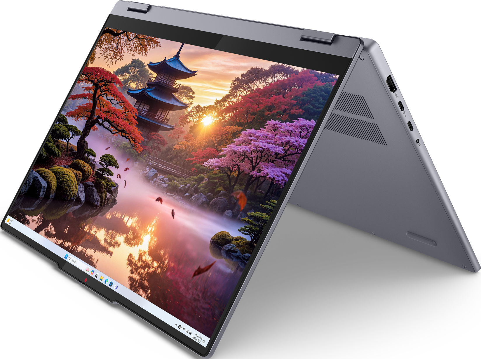 Der Laptop-Bildschirm zeigt eine japanische Gartenszene mit Pagode, Bäumen und einem Teich. Der Laptop ist grau, teilweise geöffnet.