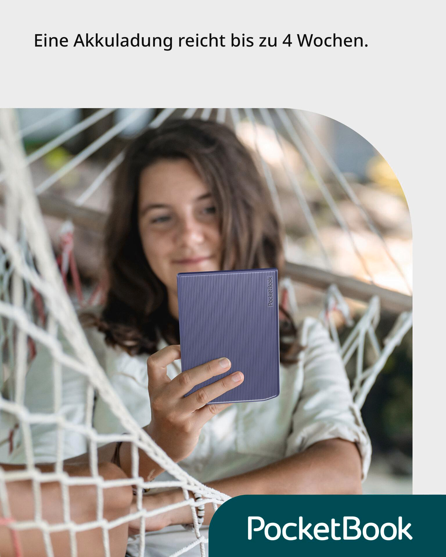 Eine Person hält einen blauen E-Reader in einer Hängematte. Das PocketBook-Logo ist sichtbar. Der Text lautet: 'Akku hält bis zu 4 Wochen'.