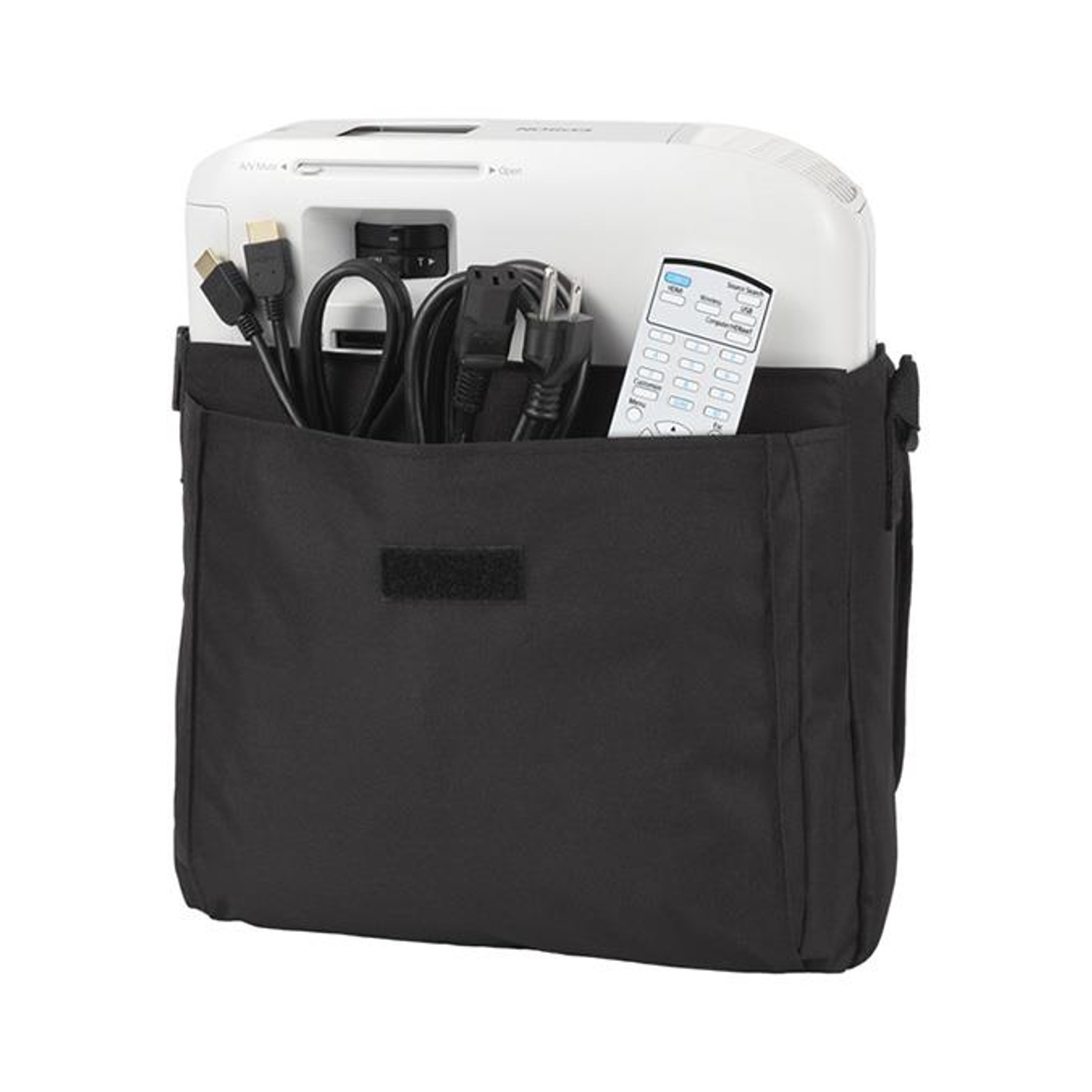 Un proiettore bianco con cavi e un telecomando è in una borsa nera. La borsa ha una chiusura in velcro. Lo sfondo è bianco.