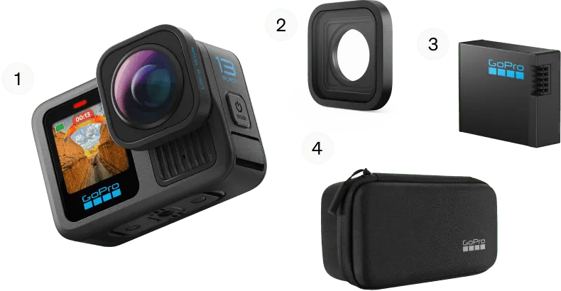 Egy GoPro kamera és tartozékai láthatók. A kamera, a lencsevédő, az akkumulátor és egy hordtáska látható zöld háttéren.
