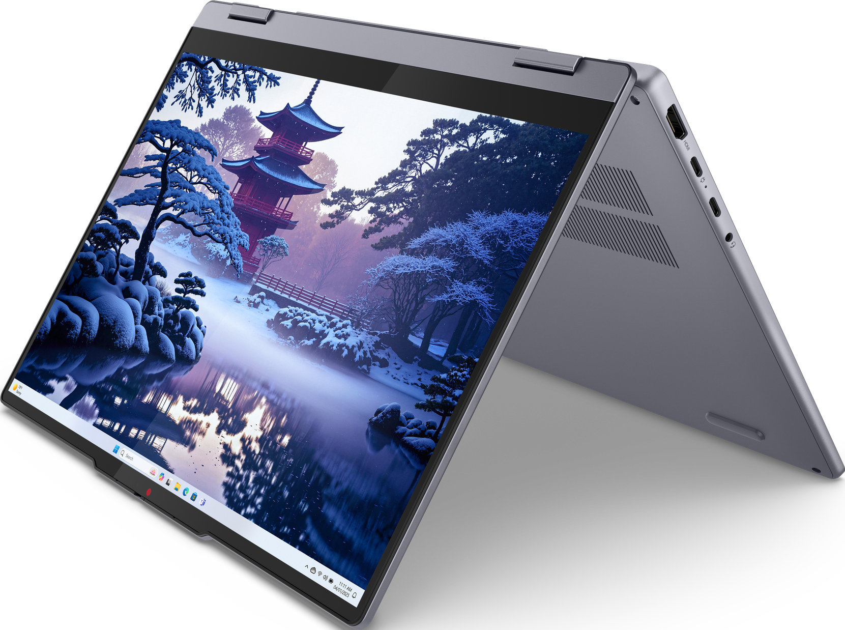 Laptop, der eine Winterlandschaft mit einer japanischen Pagode zeigt. Schneebedeckte Bäume und ein See sind zu sehen.