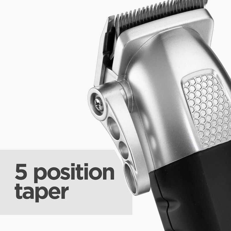 Gros plan sur une tondeuse à cheveux argentée et noire. La tondeuse a une lame, une conicité à 5 positions et une poignée texturée. Le fond est blanc.