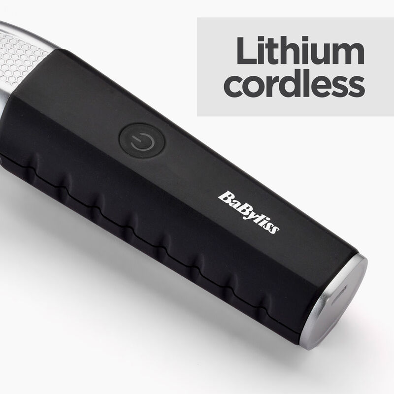 Gros plan d'une tondeuse sans fil au lithium BaByliss noire. Accents argentés, bouton d'alimentation et texte 'Lithium cordless' visibles.