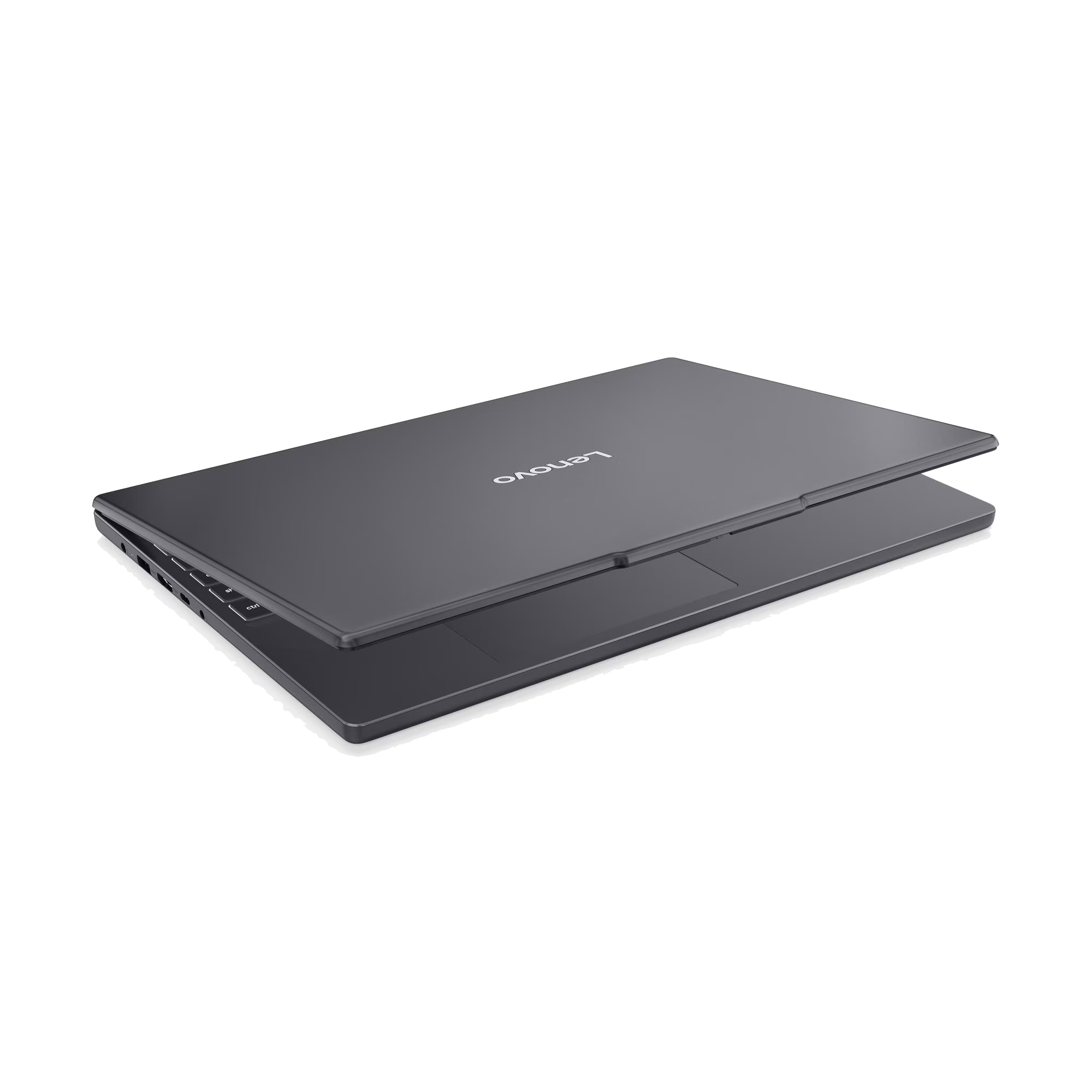 Un portátil Lenovo gris oscuro está ligeramente abierto. El logotipo de Lenovo es visible en la tapa, sobre un fondo negro.